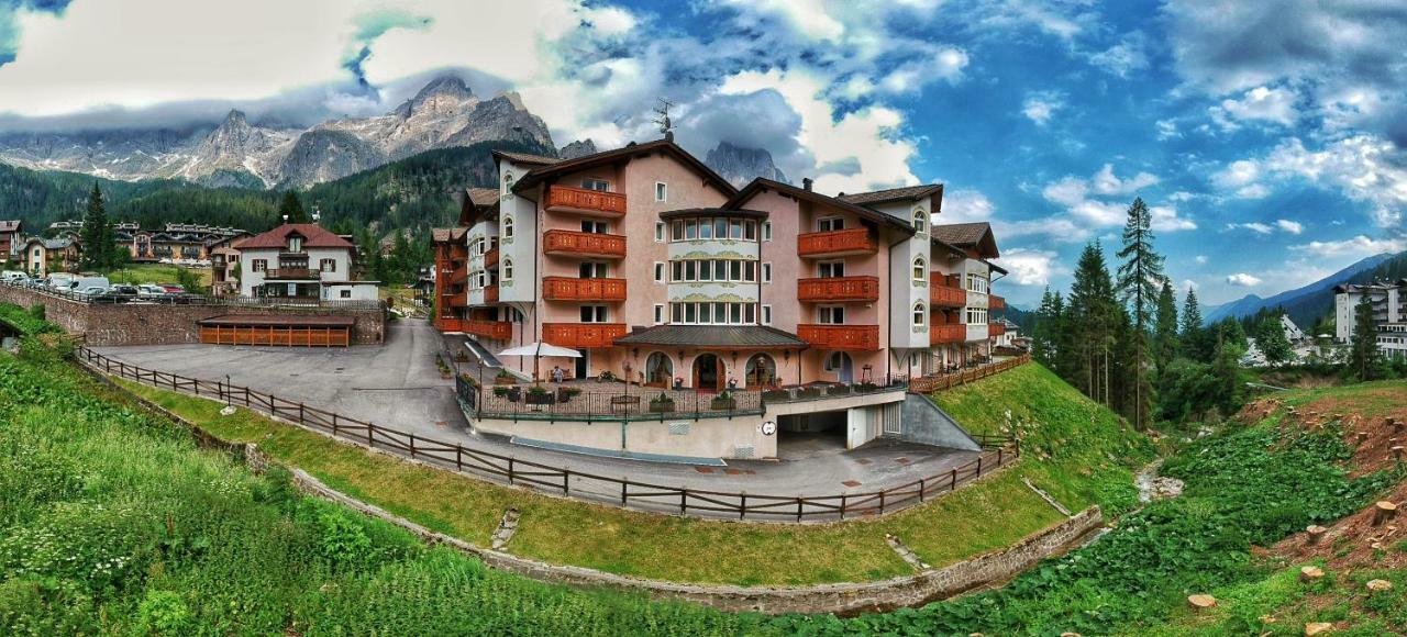 Residence Pez Gajard San Martino Di Castrozza Exterior photo